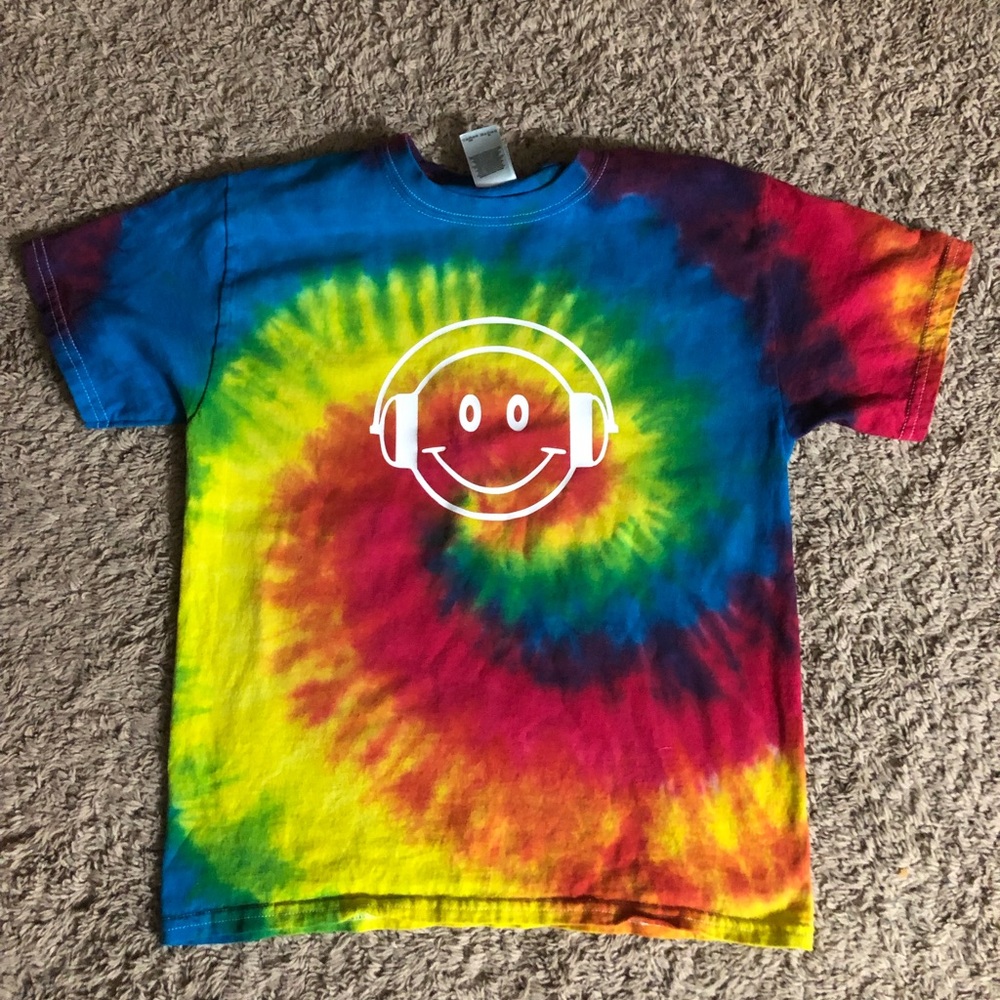Youth Size Medium tye die t-shirt with vinyl.